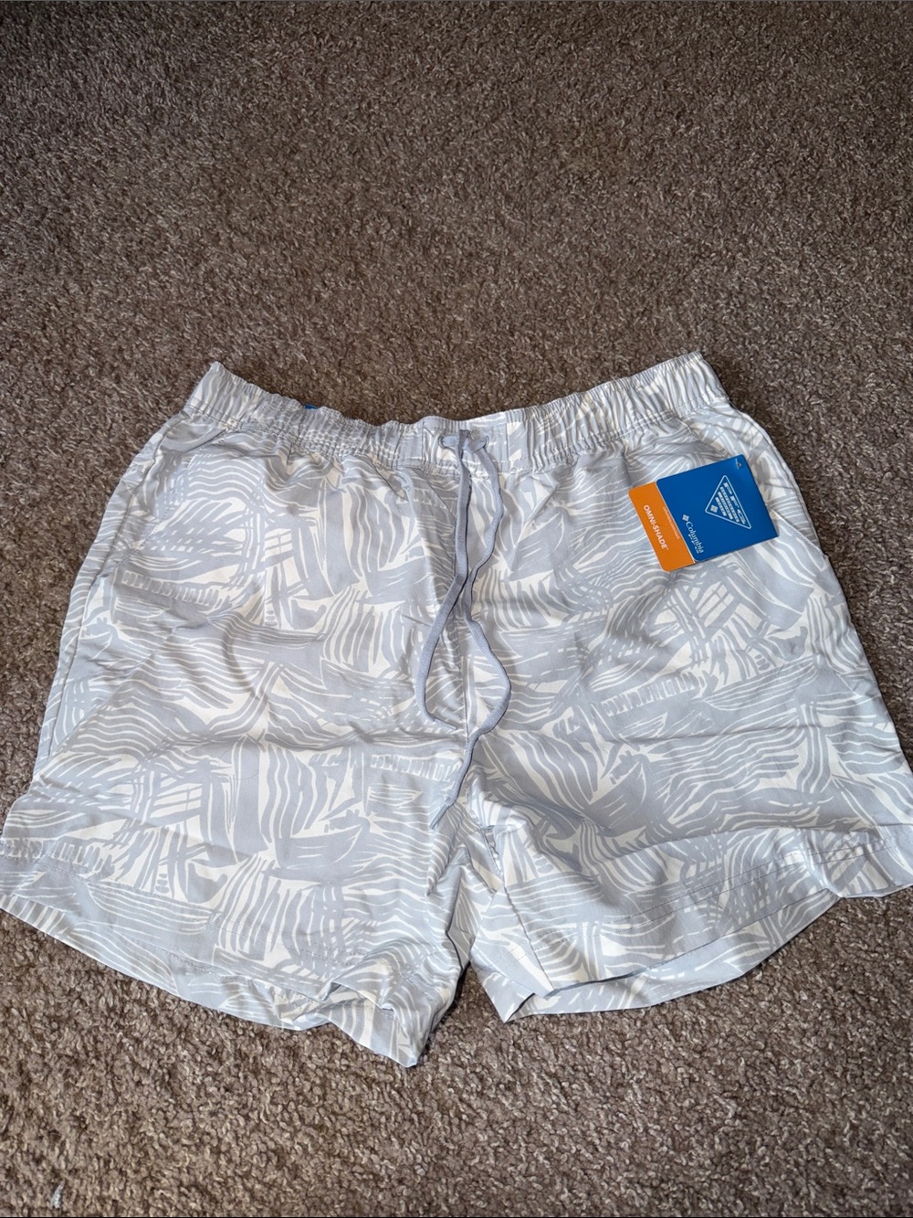 Columbia Women's Light Gray White Patterned Athletic Shorts